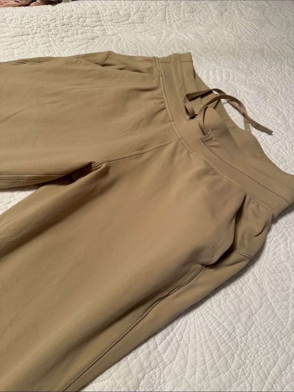 lululemon athletica Beige/Tan Drawstring Waist Joggers size 6